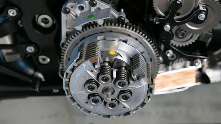 Motosiklette Kaydırmalı Debriyaj Ne İşe Yarar?  - Genel