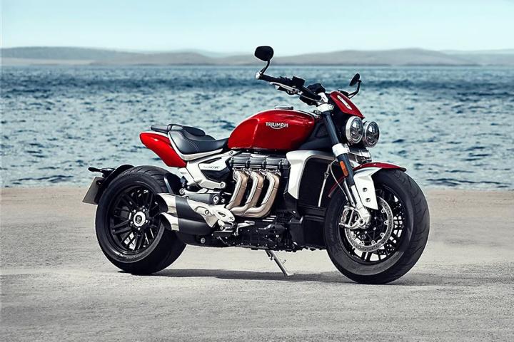1) Triumph Rocket 3 R:  Güç: 165hp Tork: 221nm Ağırlık: 291kg Silindir/Subap: 6 Silindir, 24 Subaplı