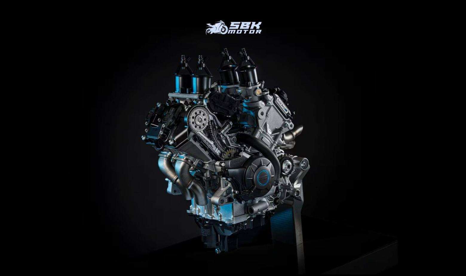 Teknik Detaylar: Gerçek Bir Süperbike mi?  Her ne kadar henüz resmi teknik veriler tam olarak açıklanmasa da, sızan bilgiler ve motosikletin yarış versiyonu üzerinden şu detaylar öne çıkıyor:  Motor: 999cc V4 motor bloğu (KTM teknolojisi ile geliştirilmiş)  Güç: 200+ hp beklentisi  Şasi: Hafif alüminyum iskelet  Elektronik Sistemler: Çekiş kontrolü, viraj ABS, sürüş modları, hızlı vites (Quickshifter)  Aerodinamik: Önde MotoGP tarzı kanatçıklar (winglet)  Bu özellikleriyle 1000RR V4, sadece pistte değil, süperbike tutkunlarının garajında da kendine sağlam bir yer açmayı hedefliyor.  "Master of Speed" konsepti, agresif aerodinamik tasarımı, kapalı tekerlekleri ve büyük ön kanatçıklarıyla öne çıkıyor. Bu tasarım öğeleri, CFMOTO'nun sadece performansa değil, aynı zamanda estetiğe de önem verdiğini gösteriyor.