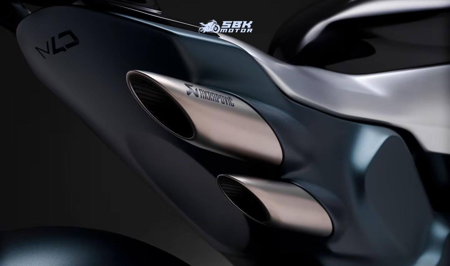 Türkiye’ye Ne Zaman Gelecek?  CFMOTO, bu modeli ilk olarak yarış versiyonu ile tanıttı ve cadde versiyonunun geliştirme aşamasında olduğunu belirtti. Dolayısıyla üretim bandına giriş tarihi bile henüz net değil. Ancak sektör kaynaklarına göre:  Yarış versiyonu 2025 içinde bazı şampiyonalarda test edilecek.  Cadde versiyonu ise 2026'nın ilk yarısında Avrupa'da satışa sunulabilir.  Türkiye’ye Gelişi: 2026 sonu – 2027 başı arasında bekleniyor.