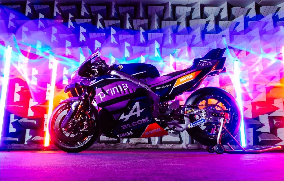 Pramac Yamaha, 2026 sezonunun ilk livery tanıtımını Siena’da yaptı. Toprak Razgatlıoğlu ve Jack Miller’ın yer aldığı etkinlikte Toprak’ın MotoGP’de yarışacağı renkler resmen ortaya çıktı.