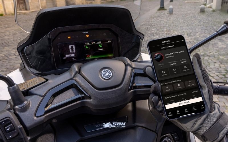 Fiyatı Ne Olacak?  Henüz resmi Türkiye fiyatı açıklanmış değil. Ancak Avrupa fiyatlarına bakıldığında Tricity 300’ün standart versiyonunun yaklaşık:  8.000 – 9.000 Euro bandında olması bekleniyor  Airbag’li versiyon ise:  Daha yüksek fiyat etiketiyle satışa sunulacak Ekstra güvenlik teknolojisi nedeniyle premium segmentte konumlanacak