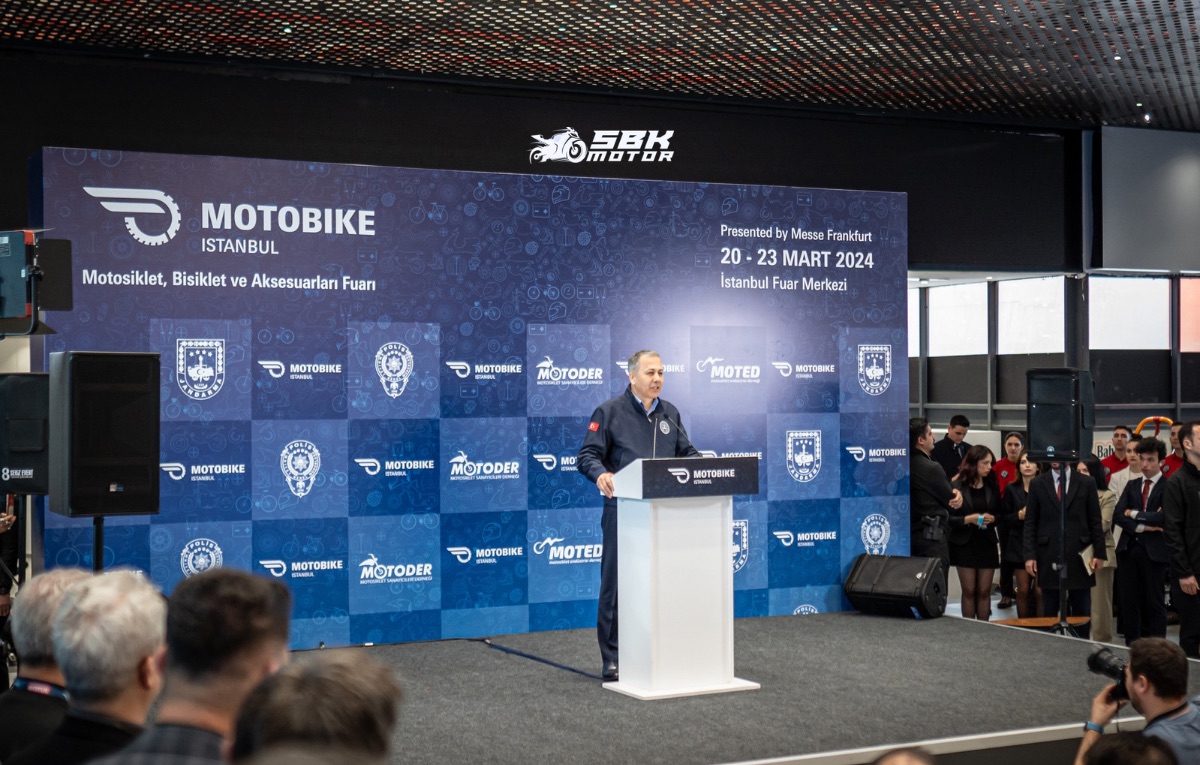 Motobike Istanbul 2026, 22-25 Nisan tarihlerinde İstanbul Fuar Merkezi’nde motosiklet tutkunlarını bir araya getiriyor. Yeni model motosikletler, elektrikli araçlar, ekipmanlar ve dünyanın önde gelen markaları bu fuarda sergilenecek. Detaylar ve fuar öne çıkanları sbkmotor.com.tr’de.