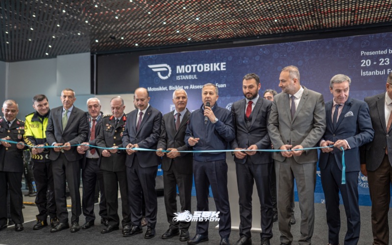 Motobike Istanbul 2026’da Sizi Neler Bekliyor?  Motobike Istanbul, klasik bir fuarın çok ötesine geçerek ziyaretçilerine hem görsel hem de deneyimsel bir dünya sunuyor:  En Yeni Motosikletler ve Teknolojiler  Dünyaca ünlü markaların 2026 modelleri, yeni nesil elektrikli motosikletler ve en son teknolojiler ilk kez burada sergilenecek.   Ekipman, Aksesuar ve Servis Dünyası  Kasklardan sürüş ekipmanlarına, tuning parçalarından bakım çözümlerine kadar motosiklet dünyasına dair her şey tek çatı altında. 