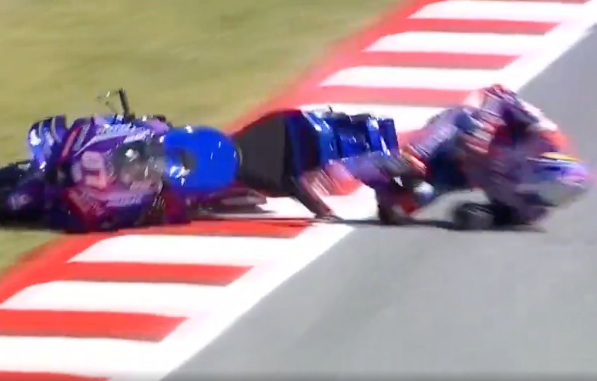 MotoGP’de mücadele eden Toprak Razgatlıoğlu, Katalonya GP hafta sonunda sıralama turları öncesinde kaza yaptı. Milli sporcunun sağlık durumunun iyi olduğu açıklandı.
