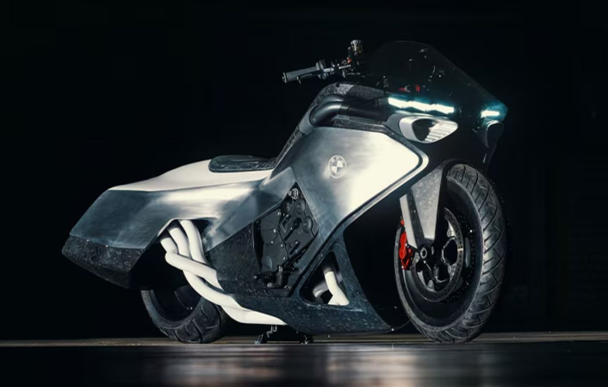 BMW Motorrad Vision K 18 konsepti tanıtıldı. 1800cc sıralı 6 silindirli motoru, futuristik tasarımı, 6 çıkışlı egzoz sistemi ve agresif cruiser yapısıyla dikkat çeken Vision K 18’in tüm detayları burada.
