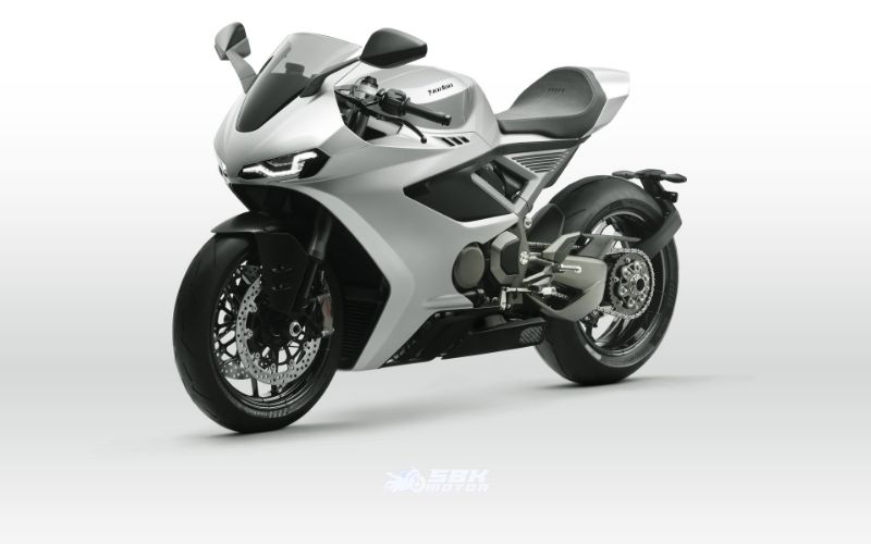 Manx R Motor Özellikleri 1200cc V4 Motor Manx R’ın kalbinde tamamen yeni geliştirilen 72 derece açılı sıvı soğutmalı V4 motor bulunuyor. Motor teknik detayları: 1200 cc hacim 72 derece V4 yapı Titanium inlet valfler Zincir tahrikli eksantrik sistemi 6 ileri şanzıman Slipper clutch Quickshifter Ride-by-wire gaz sistemi Motorun ürettiği güç ise gerçekten çılgın seviyede: 206 HP @ 11.500 rpm 130 Nm tork @ 9.000 rpm Bu değerler sayesinde motosiklet doğrudan litre sınıfındaki en güçlü modeller arasına giriyor. Güç Karakteri Nasıl? Norton’un verdiği bilgilere göre torkun yaklaşık %75’i 5.000 devir civarında erişilebilir durumda. Bu da motosikletin sadece üst devirlerde değil orta devirlerde de son derece agresif hissettireceği anlamına geliyor. Özellikle V4 motor yapısı sayesinde: Düşük devirlerde tok ses Orta devirlerde güçlü ivmelenme Üst devirlerde yarış motosikleti karakteri aynı anda sunulabiliyor. Manx R Motor Özellikleri 1200cc V4 Motor Manx R’ın kalbinde tamamen yeni geliştirilen 72 derece açılı sıvı soğutmalı V4 motor bulunuyor. Motor teknik detayları: 1200 cc hacim 72 derece V4 yapı Titanium inlet valfler Zincir tahrikli eksantrik sistemi 6 ileri şanzıman Slipper clutch Quickshifter Ride-by-wire gaz sistemi Motorun ürettiği güç ise gerçekten çılgın seviyede: 206 HP @ 11.500 rpm 130 Nm tork @ 9.000 rpm Bu değerler sayesinde motosiklet doğrudan litre sınıfındaki en güçlü modeller arasına giriyor. Güç Karakteri Nasıl? Norton’un verdiği bilgilere göre torkun yaklaşık %75’i 5.000 devir civarında erişilebilir durumda. Bu da motosikletin sadece üst devirlerde değil orta devirlerde de son derece agresif hissettireceği anlamına geliyor. Özellikle V4 motor yapısı sayesinde: Düşük devirlerde tok ses Orta devirlerde güçlü ivmelenme Üst devirlerde yarış motosikleti karakteri aynı anda sunulabiliyor.