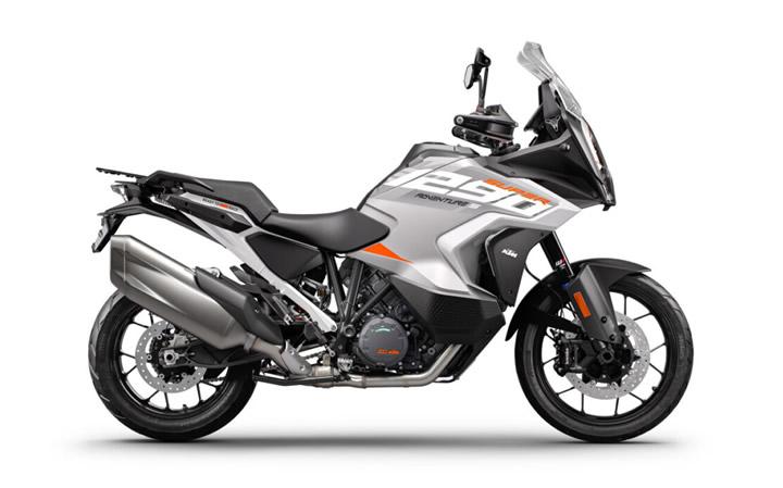 KTM 1290 SUPER ADVENTURE S Motosiklet Modeli Özellikleri: Tork:138nm., Güç:159hp, Ağırlık:220, Top Speed:241, Yakıt Kapasitesi: 23, Yakıt Tüketimi: 5.7, Silindir Adeti:2, Valf Adeti: 16