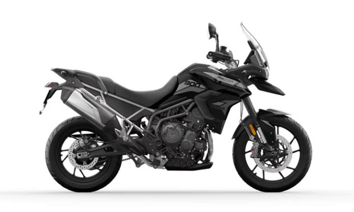 TRIUMPH 900 GT Motosiklet Modeli Özellikleri: Tork:87nm., Güç:95.2hp, Ağırlık:194, Top Speed:240, Yakıt Kapasitesi: 20, Yakıt Tüketimi: 4.5, Silindir Adeti:2, Valf Adeti: 12