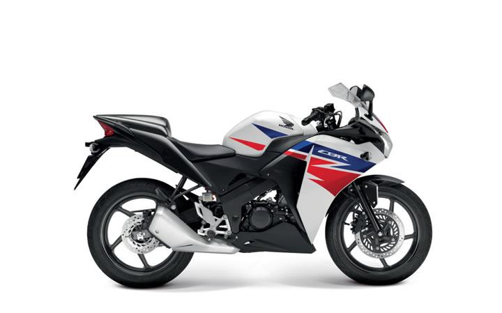 Honda CBR 125 Motosiklet Modeli Özellikleri: Tork:10.4nm., Güç:13.3hp, Ağırlık:137, Top Speed:125, Yakıt Kapasitesi: 10, Yakıt Tüketimi: 2.5, Silindir Adeti:1, Valf Adeti: 4