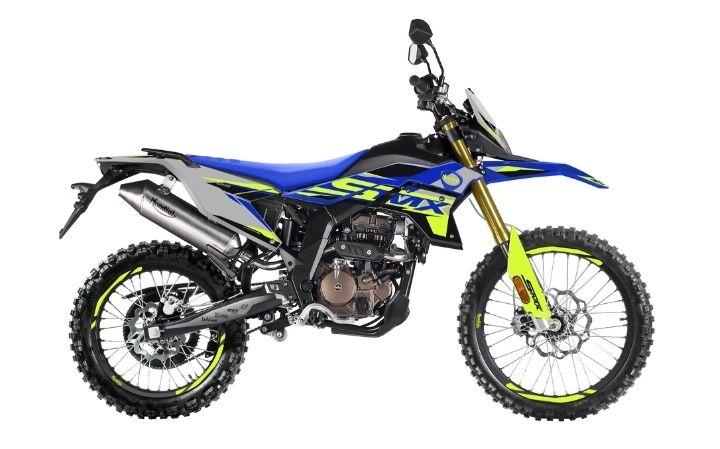 F.B Mondial SMX ENDURO 125 Motosiklet Modeli Özellikleri: Tork:11nm., Güç:15hp, Ağırlık:125, Top Speed:118, Yakıt Kapasitesi: 6.3, Yakıt Tüketimi: 2.9, Silindir Adeti:1, Valf Adeti: 4