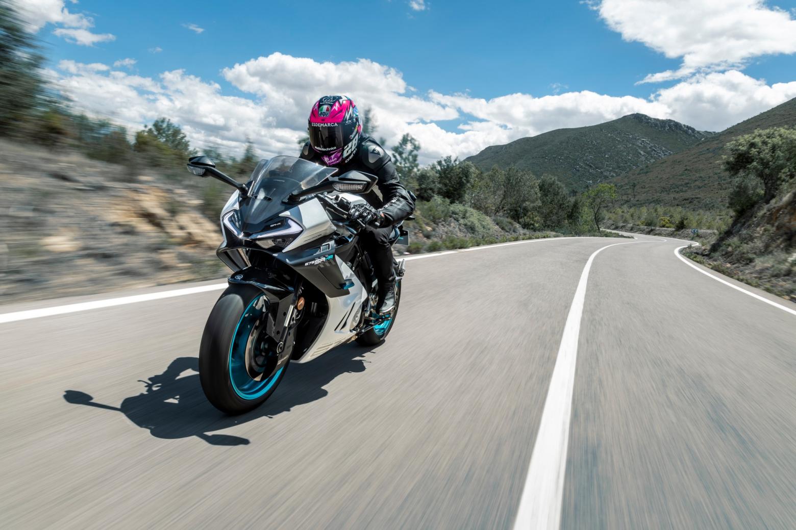 CF MOTO 675SR - 95hp, 70Nm tork, 260 km/h en yüksek hız