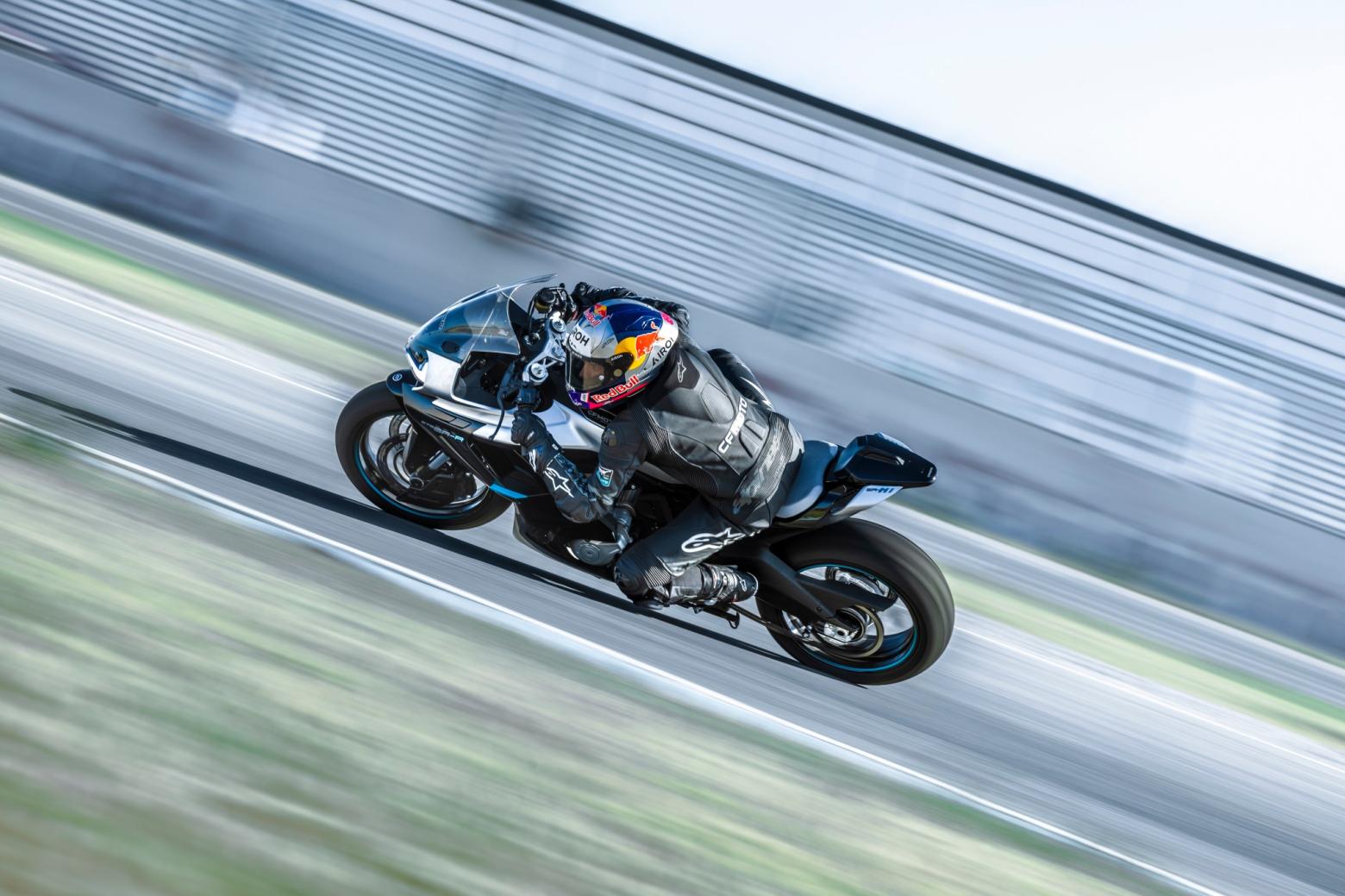 CF MOTO 675SR - 95hp, 70Nm tork, 260 km/h en yüksek hız