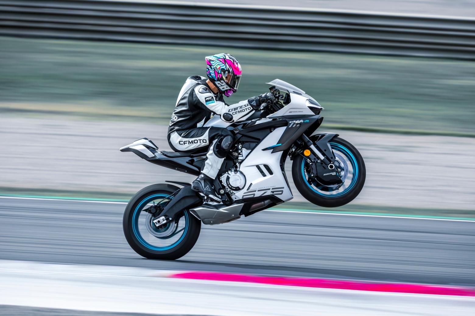 CF MOTO 675SR - 95hp, 70Nm tork, 260 km/h en yüksek hız