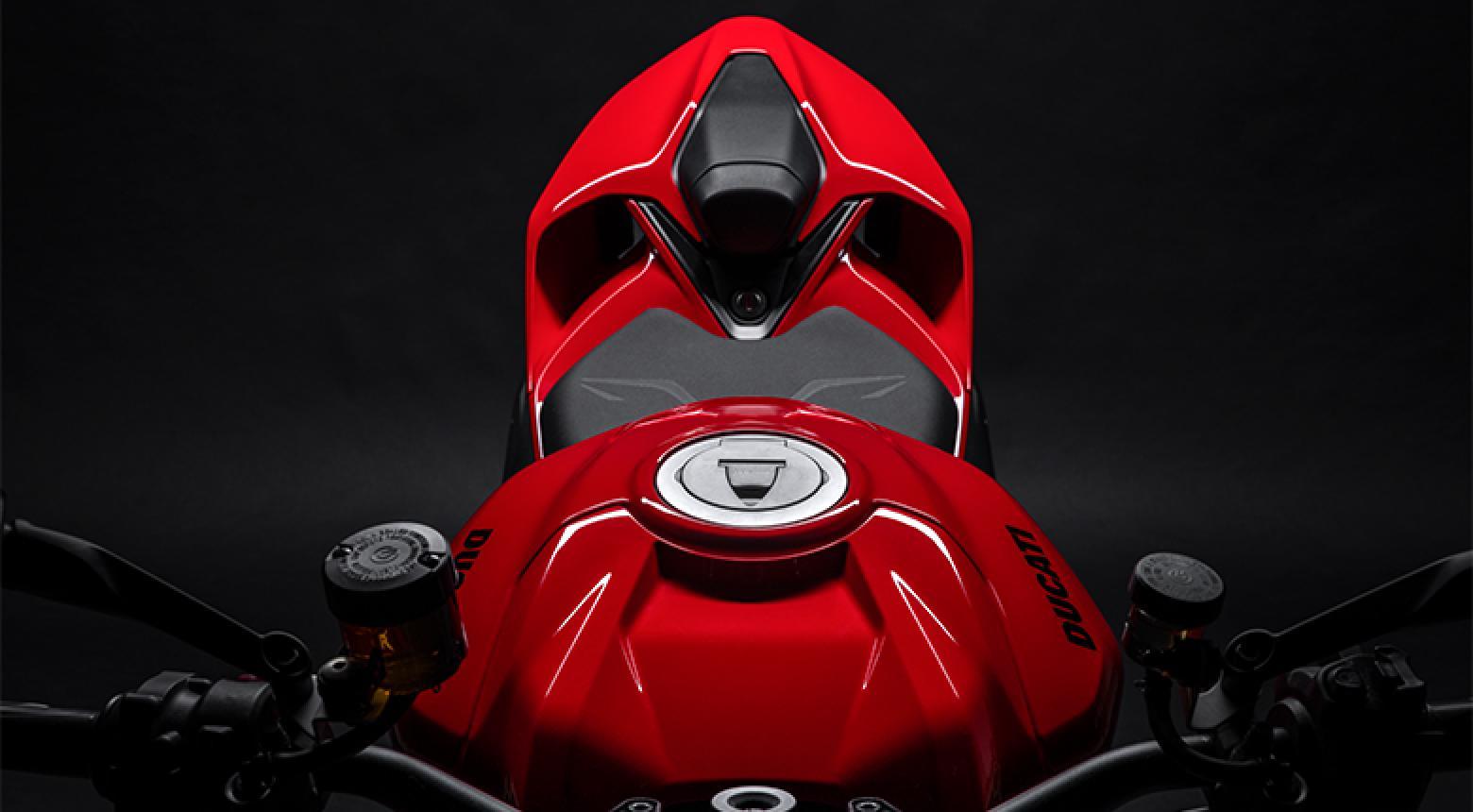 Ducati Streetfighter V2 - 120hp, 93Nm tork, 250 km/h en yüksek hız