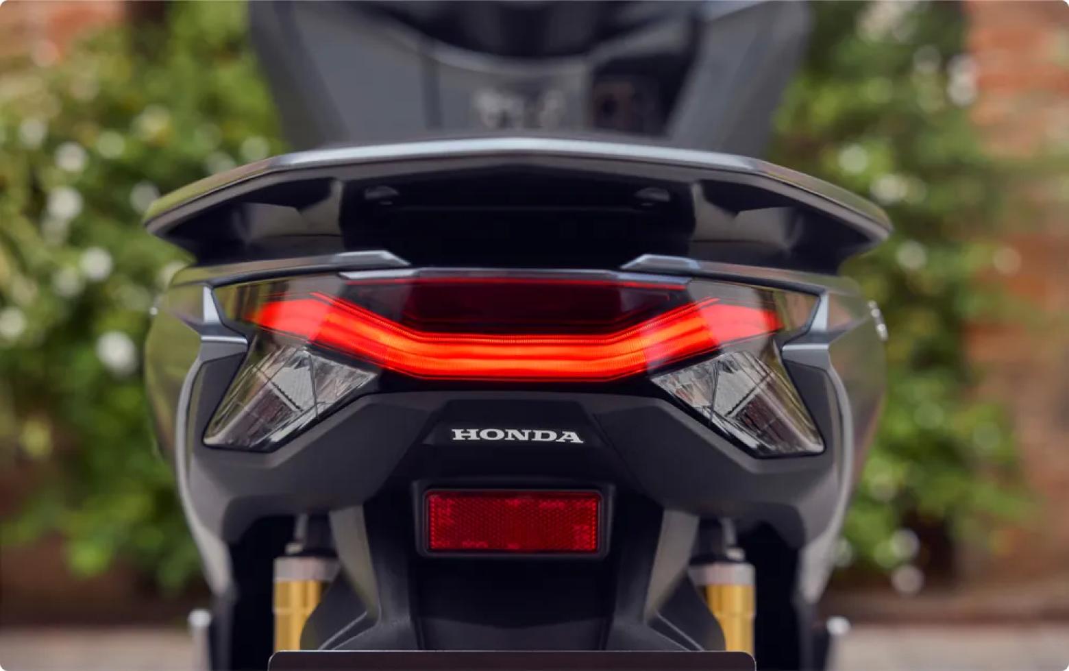 Honda PCX125 DX - 12.5hp, 11.7Nm tork, 115 km/h en yüksek hız