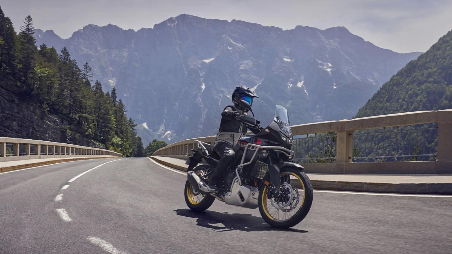 Honda XL75O Transalp - 92hp, 75Nm tork, 203 km/h en yüksek hız