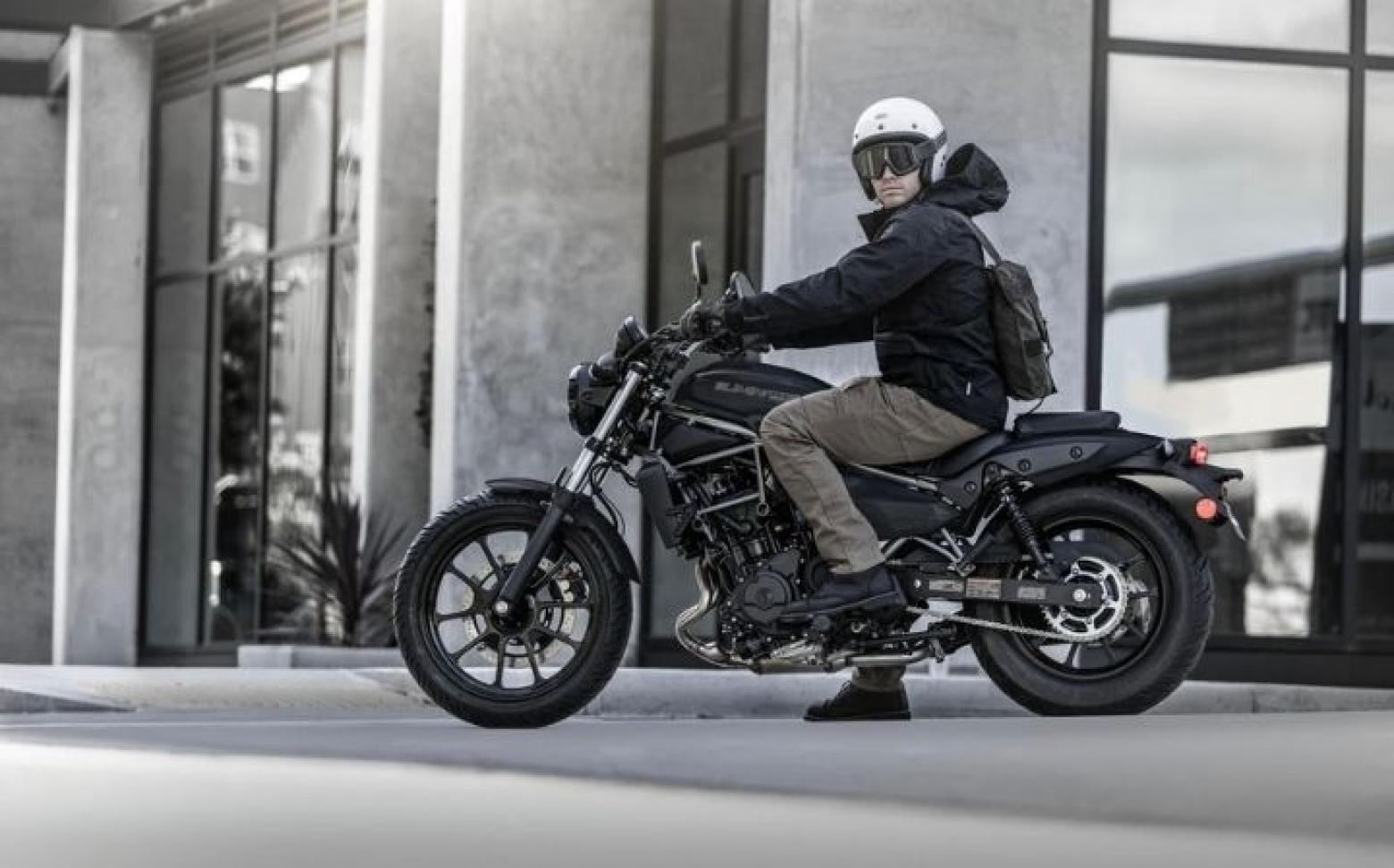 Kawasaki Eliminator 500 - 45.4hp, 42.6Nm tork, 174 km/h en yüksek hız