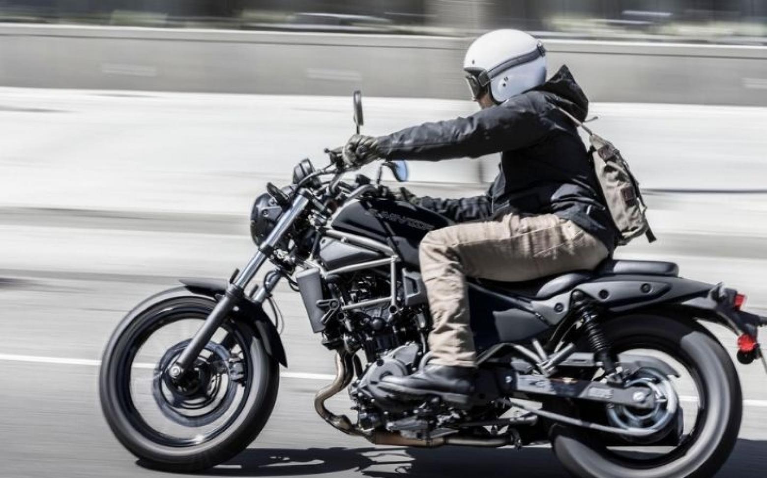 Kawasaki Eliminator 500 - 45.4hp, 42.6Nm tork, 174 km/h en yüksek hız