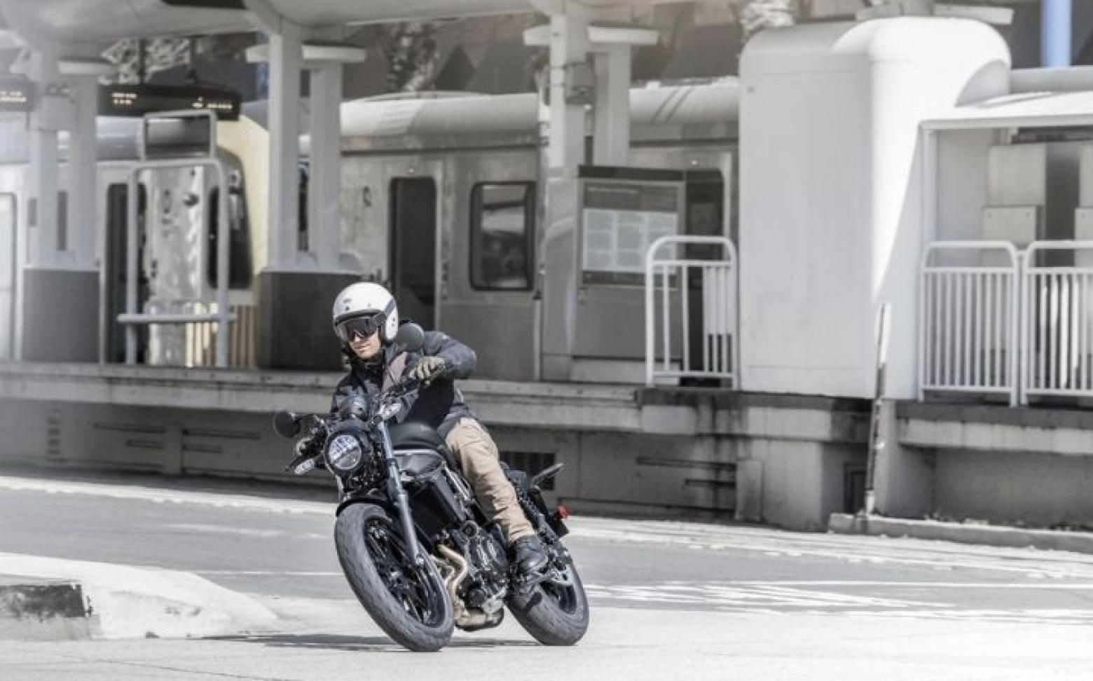 Kawasaki Eliminator 500 - 45.4hp, 42.6Nm tork, 174 km/h en yüksek hız