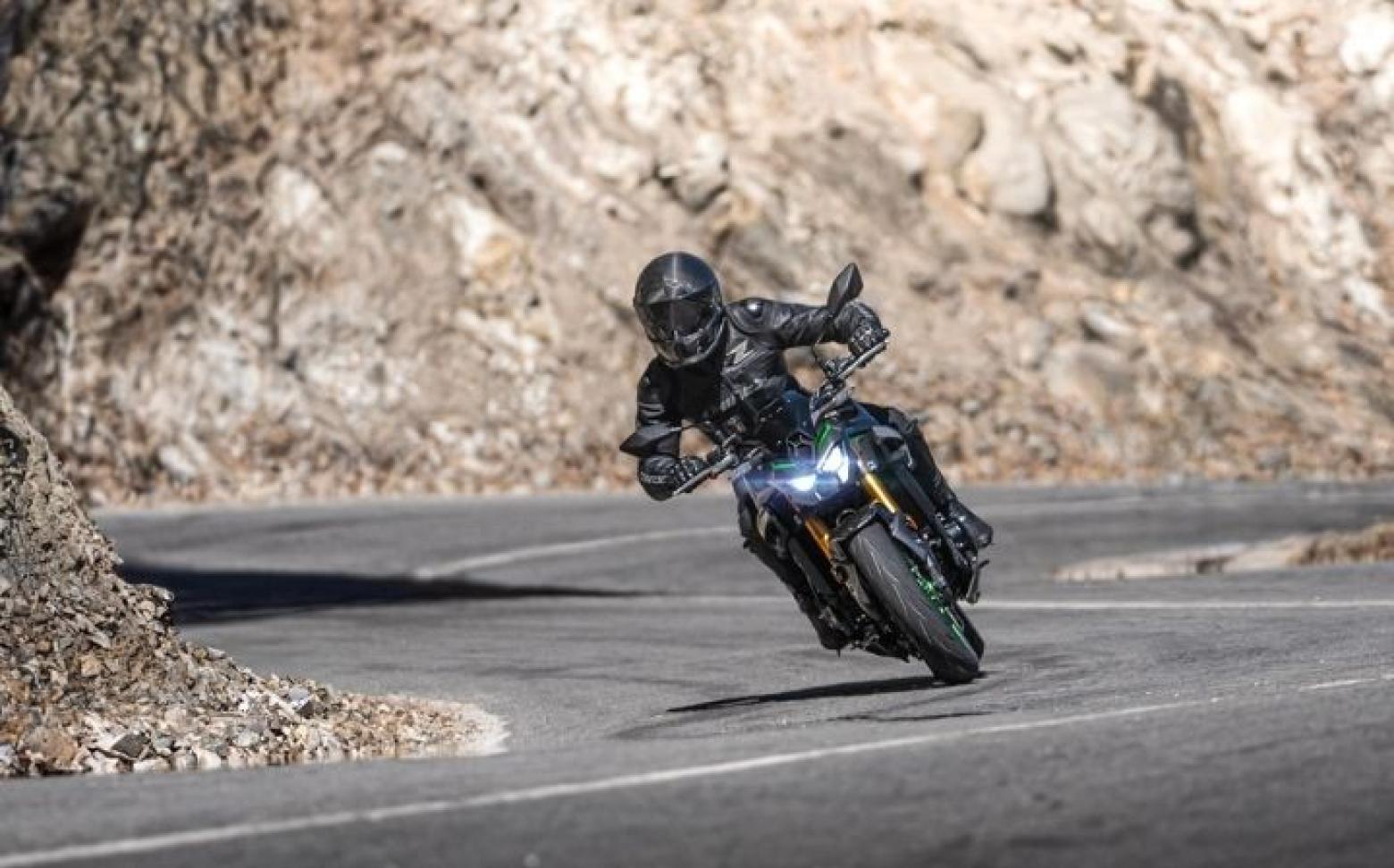Kawasaki Z900 SE - 124hp, 97.4Nm tork, 250 km/h en yüksek hız