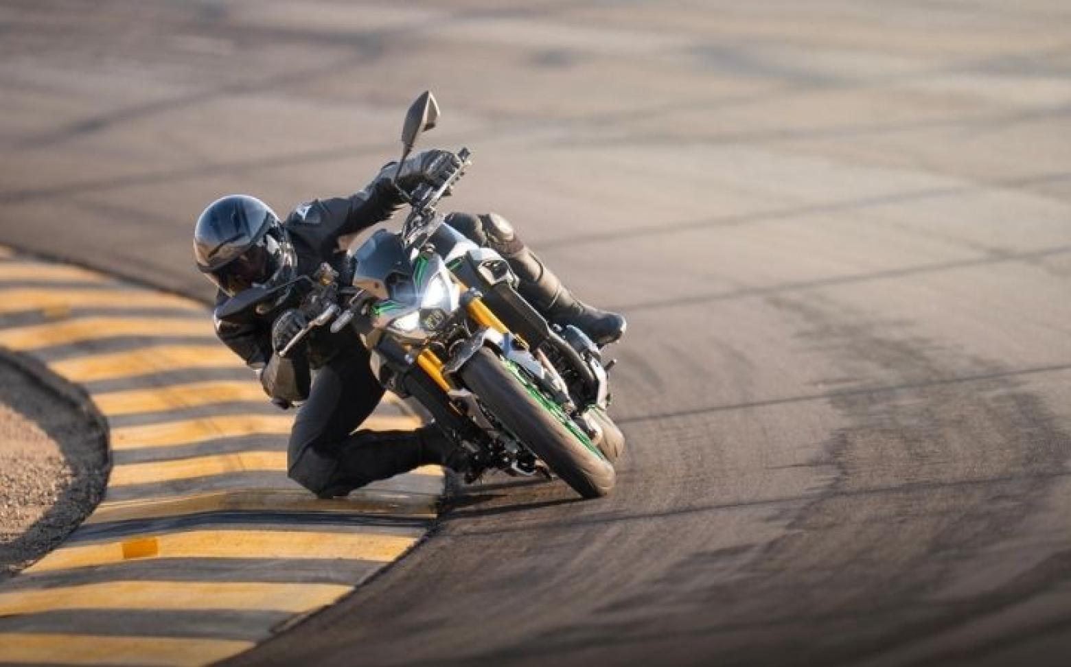 Kawasaki Z900 SE - 124hp, 97.4Nm tork, 250 km/h en yüksek hız