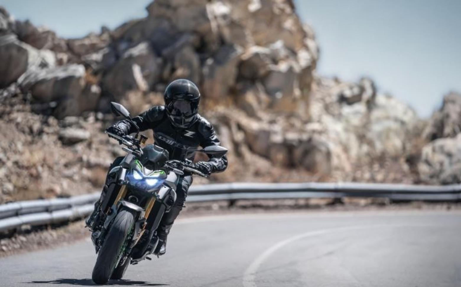Kawasaki Z900 SE - 124hp, 97.4Nm tork, 250 km/h en yüksek hız