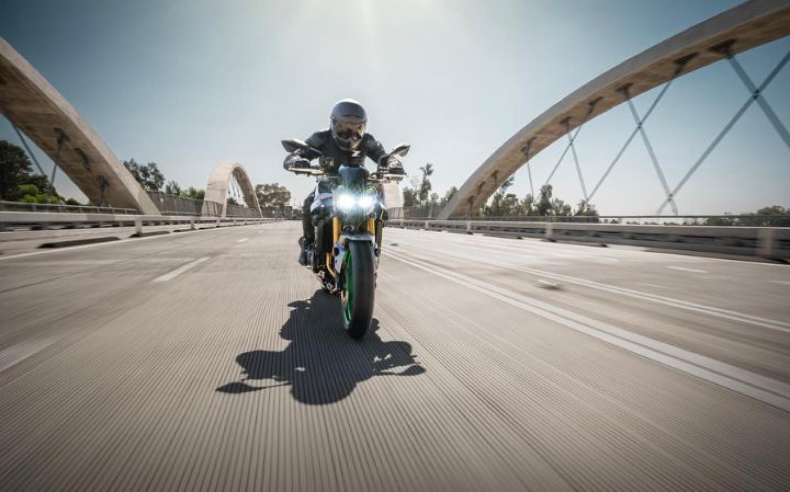 Kawasaki Z900 SE - 124hp, 97.4Nm tork, 250 km/h en yüksek hız