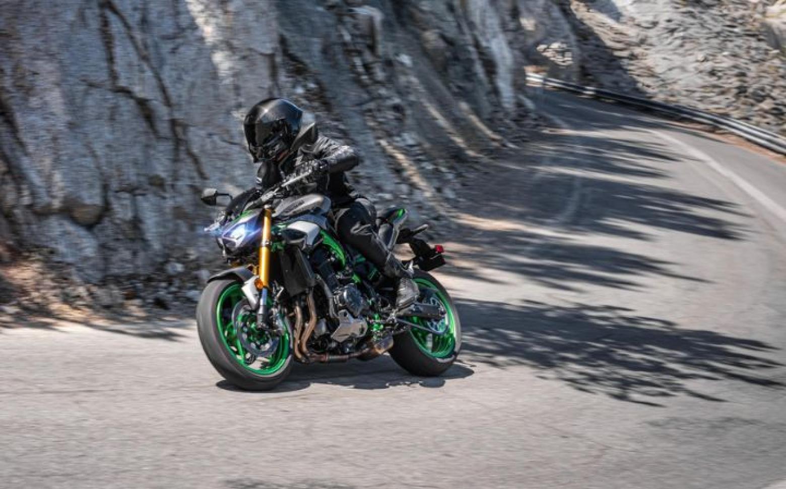Kawasaki Z900 SE - 124hp, 97.4Nm tork, 250 km/h en yüksek hız