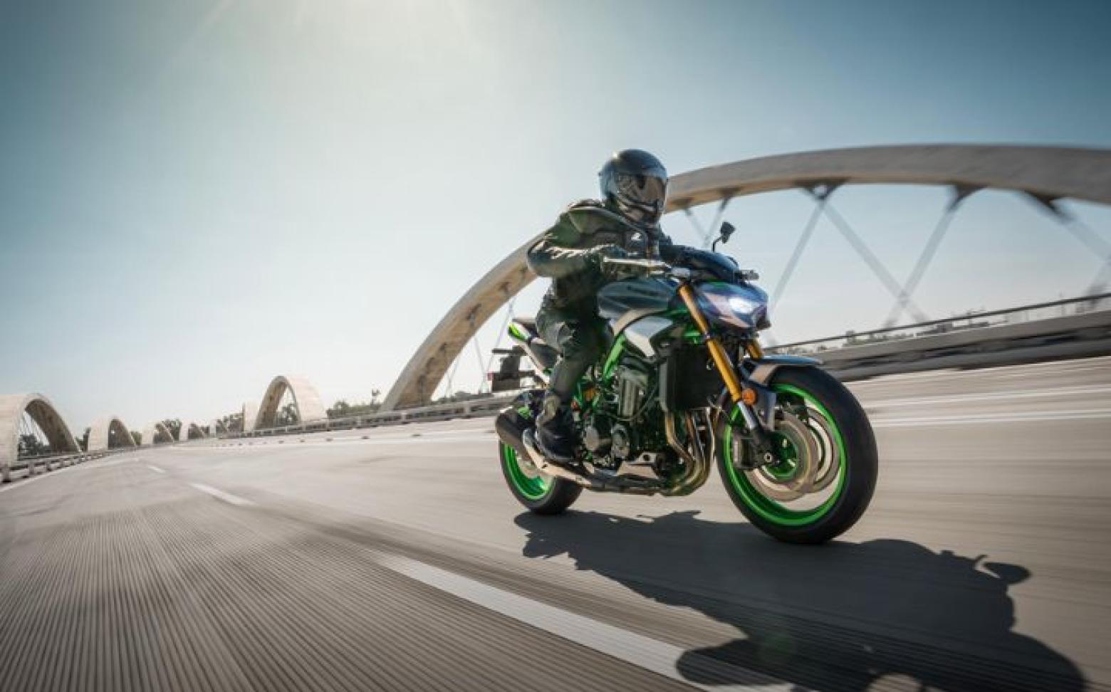 Kawasaki Z900 SE - 124hp, 97.4Nm tork, 250 km/h en yüksek hız