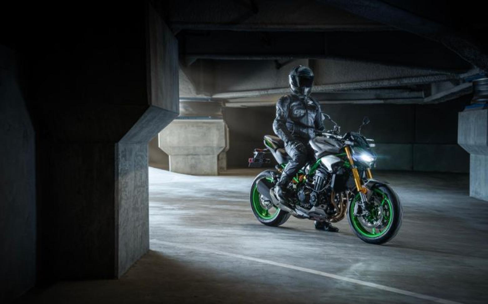Kawasaki Z900 SE - 124hp, 97.4Nm tork, 250 km/h en yüksek hız