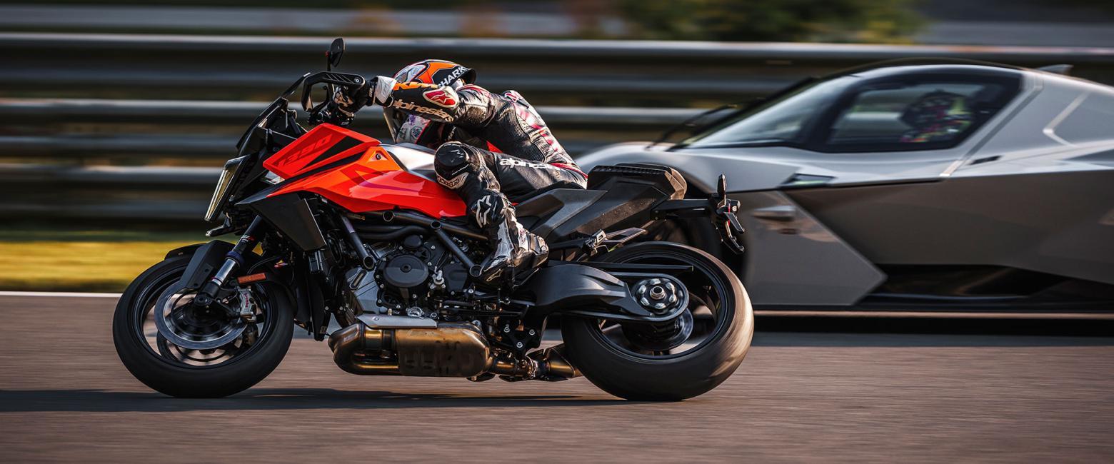 KTM 1390 SUPER DUKE GT - 188hp, 145Nm tork, 300 km/h en yüksek hız