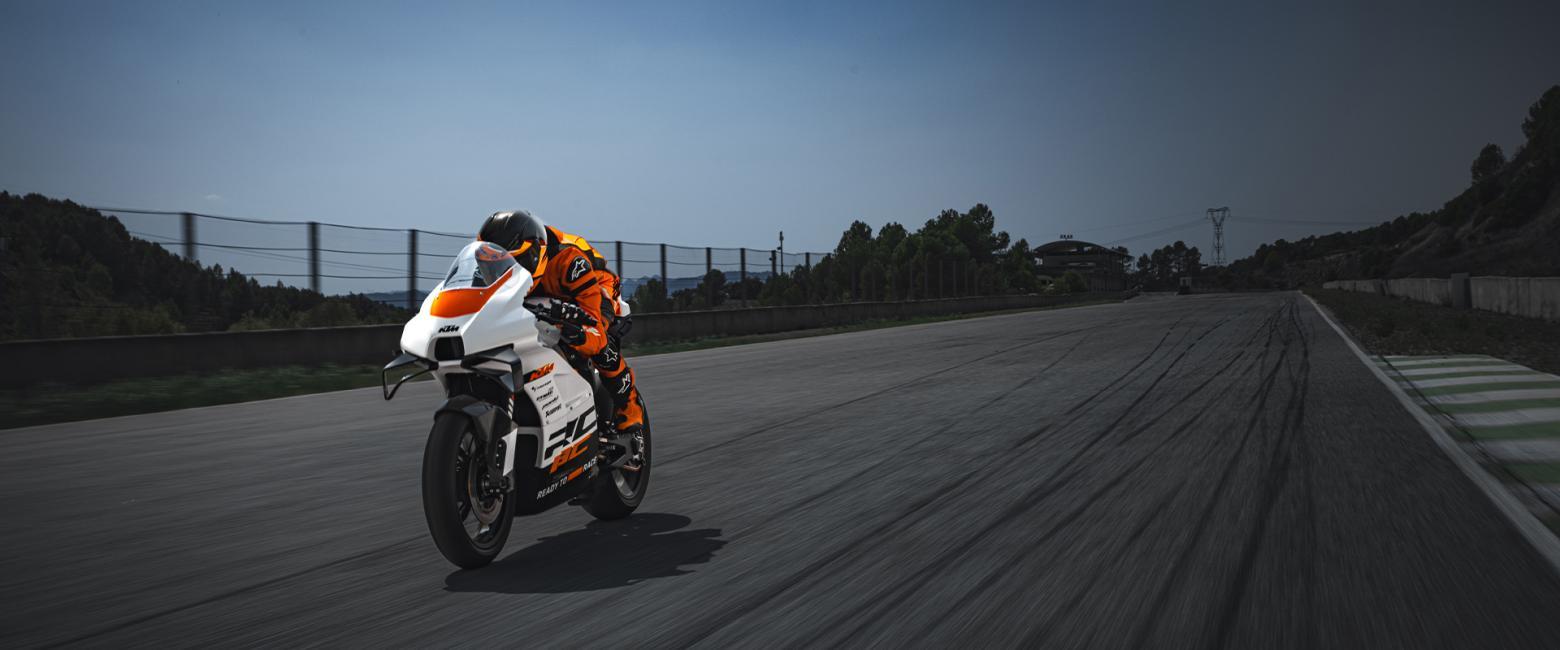 KTM RC 8C - 135hp, 98Nm tork, 299 km/h en yüksek hız
