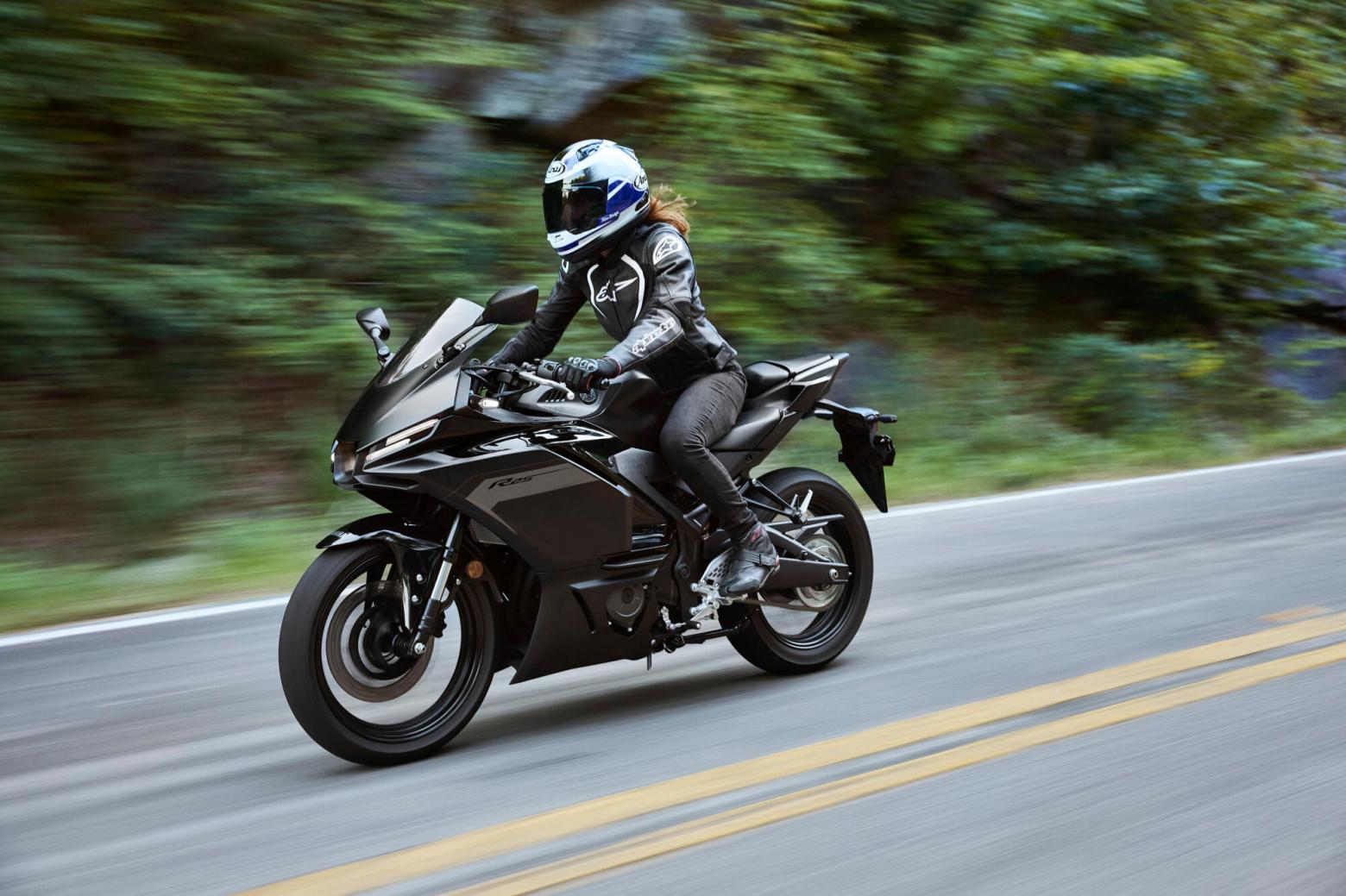 Yamaha R25 - 36hp, 23Nm tork, 199 km/h en yüksek hız