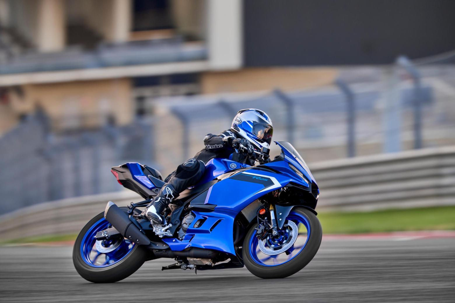 Yamaha R25 - 36hp, 23Nm tork, 199 km/h en yüksek hız