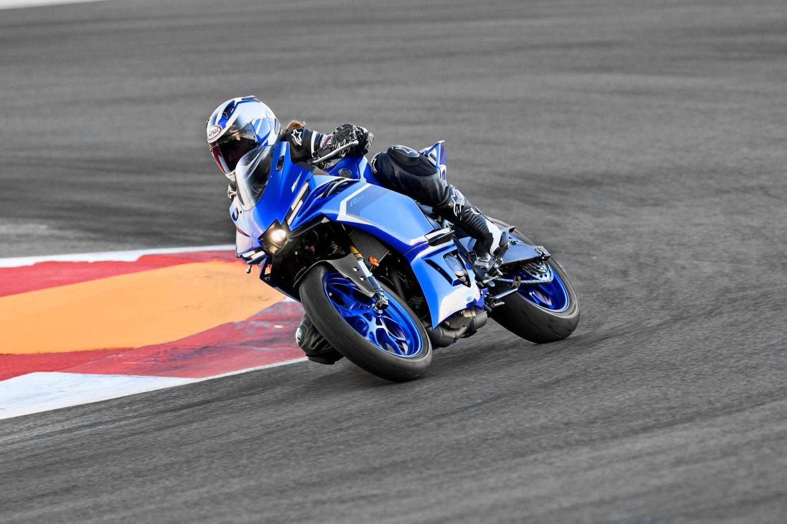 Yamaha R25 - 36hp, 23Nm tork, 199 km/h en yüksek hız