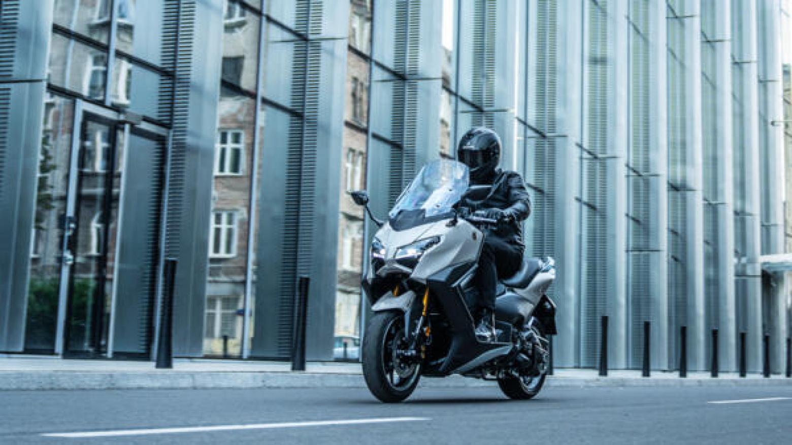 Yamaha TMAX Tech Max 560 - 47hp, 55Nm tork, 180 km/h en yüksek hız