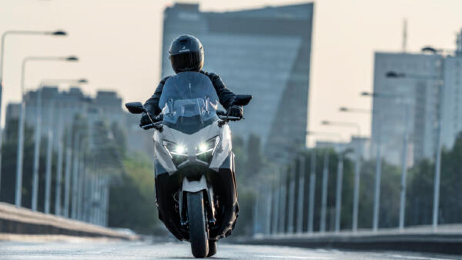 Yamaha TMAX Tech Max 560 - 47hp, 55Nm tork, 180 km/h en yüksek hız