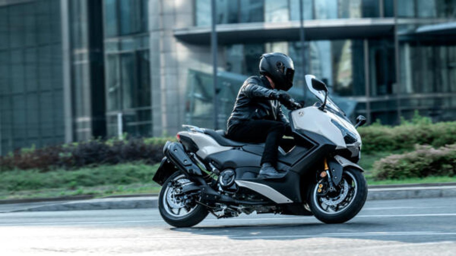 Yamaha TMAX Tech Max 560 - 47hp, 55Nm tork, 180 km/h en yüksek hız