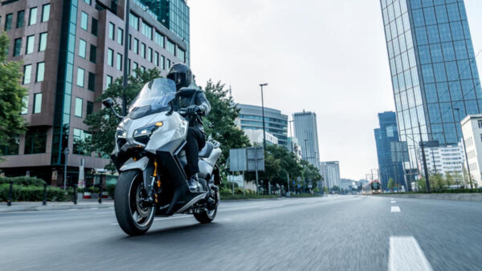 Yamaha TMAX Tech Max 560 - 47hp, 55Nm tork, 180 km/h en yüksek hız