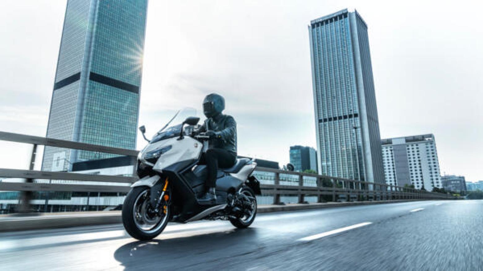 Yamaha TMAX Tech Max 560 - 47hp, 55Nm tork, 180 km/h en yüksek hız