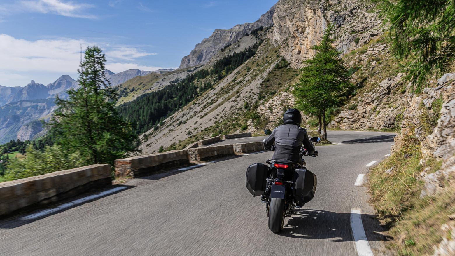 Yamaha TRACER 9 GT+ Y-AMT - 119hp, 93Nm tork, 250 km/h en yüksek hız