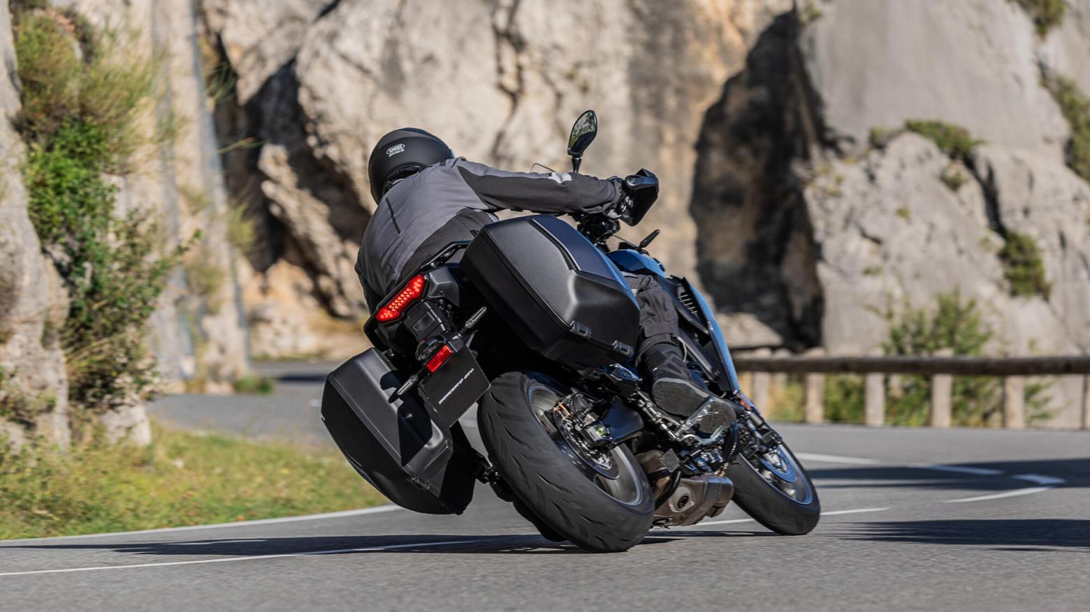 Yamaha TRACER 9 GT+ Y-AMT - 119hp, 93Nm tork, 250 km/h en yüksek hız