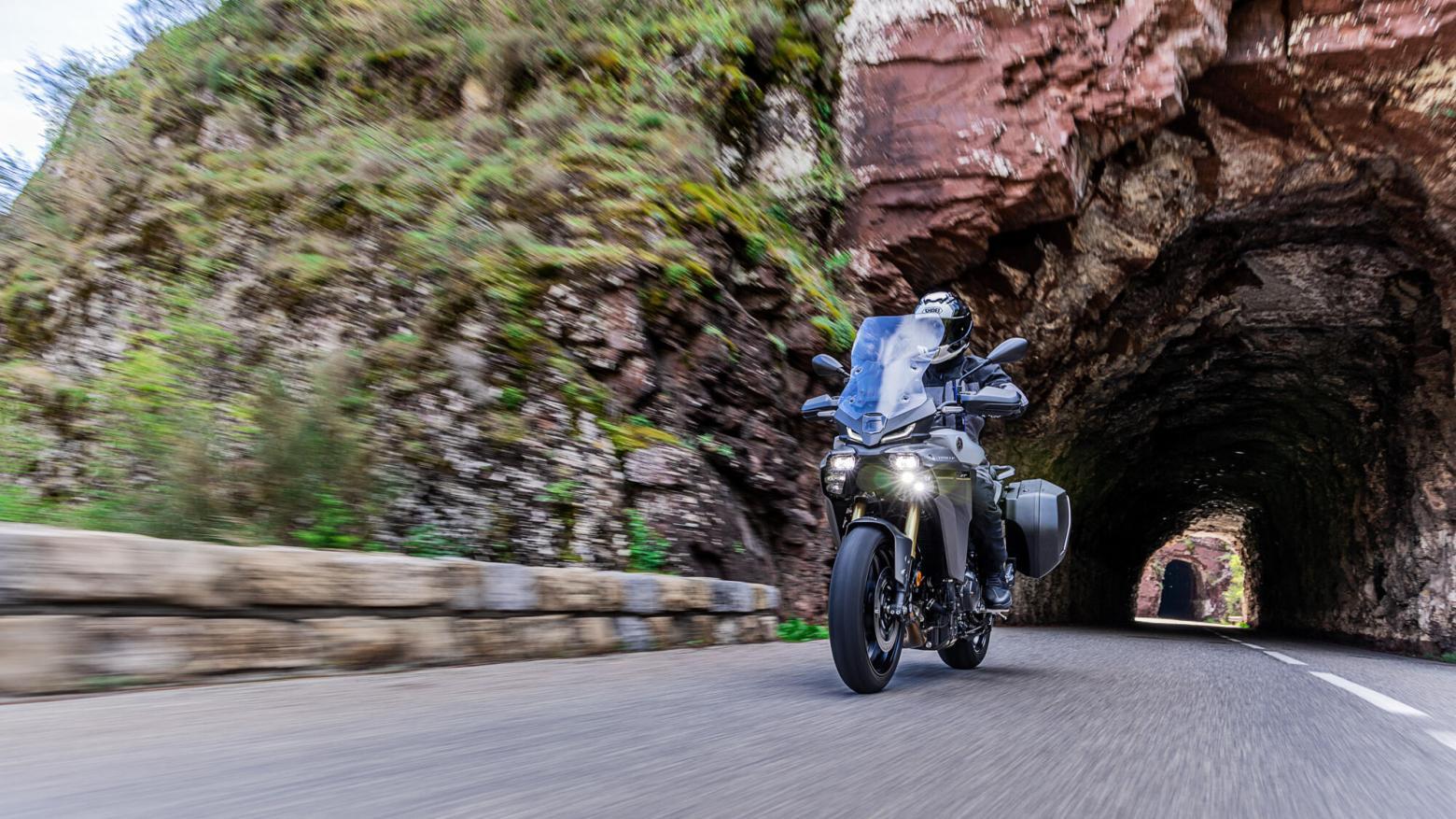 Yamaha TRACER 9 GT Y-AMT - 119hp, 93Nm tork, 250 km/h en yüksek hız