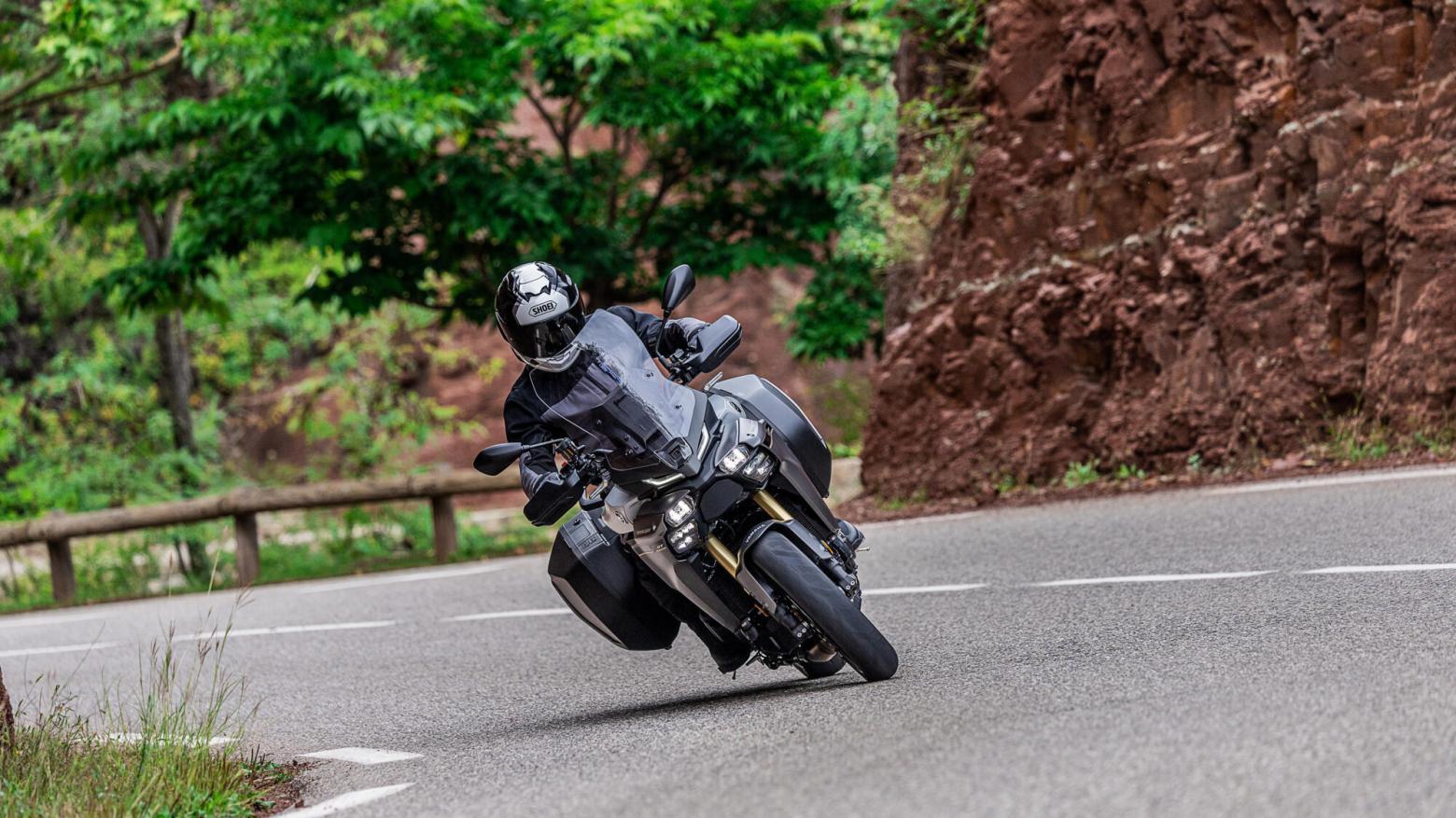 Yamaha TRACER 9 GT Y-AMT - 119hp, 93Nm tork, 250 km/h en yüksek hız