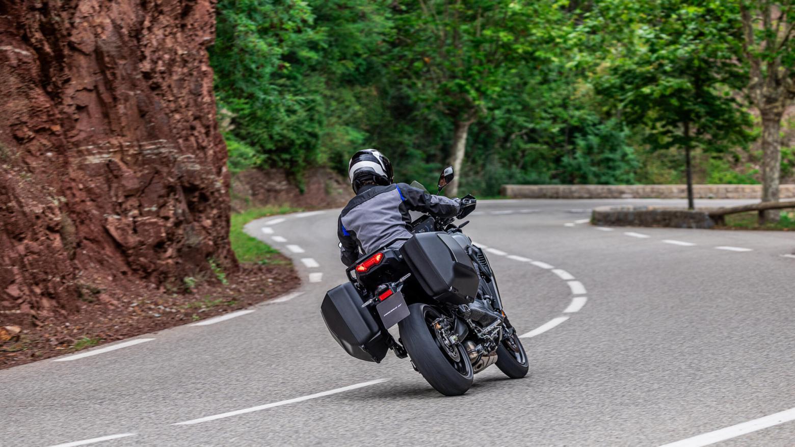 Yamaha TRACER 9 GT Y-AMT - 119hp, 93Nm tork, 250 km/h en yüksek hız