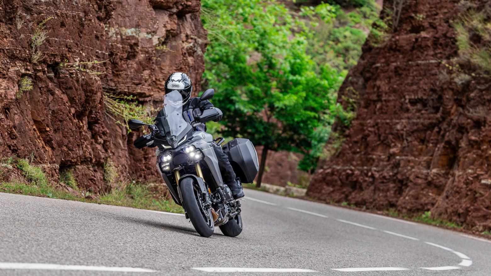 Yamaha TRACER 9 GT Y-AMT - 119hp, 93Nm tork, 250 km/h en yüksek hız