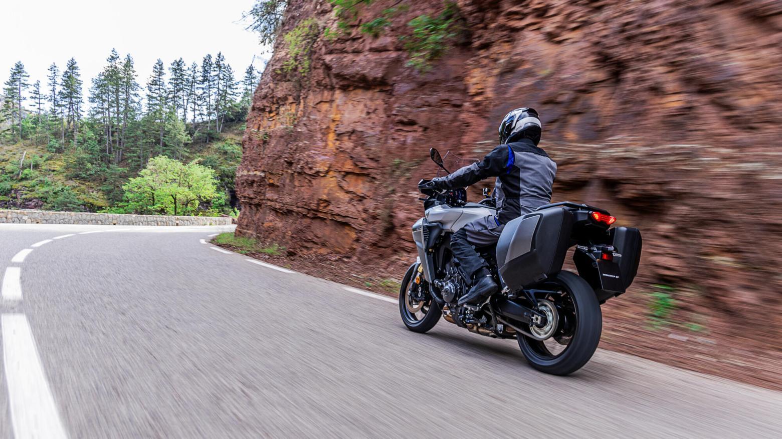 Yamaha TRACER 9 GT Y-AMT - 119hp, 93Nm tork, 250 km/h en yüksek hız