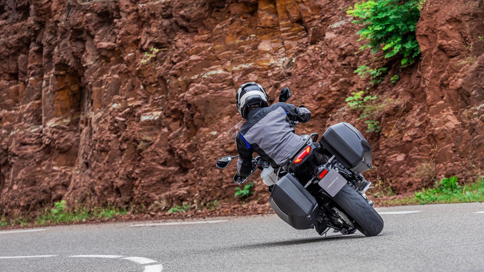 Yamaha TRACER 9 GT Y-AMT - 119hp, 93Nm tork, 250 km/h en yüksek hız