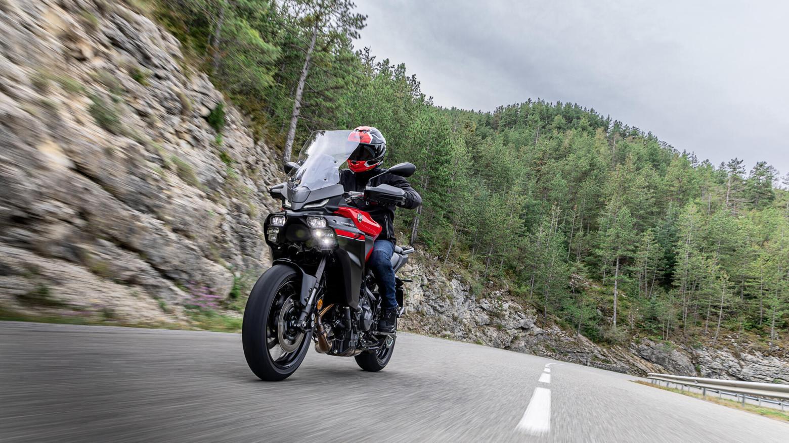 Yamaha TRACER 9 Y-AMT - 119hp, 93Nm tork, 250 km/h en yüksek hız